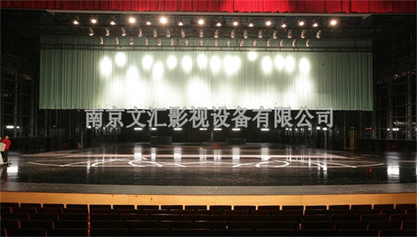 對(duì)開幕幕布